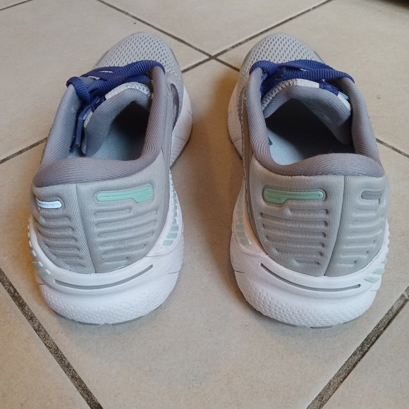 Sold elsewhere: Brooks Adrenaline GTS 22 - Womens Size 8 - Picture 3 of 7